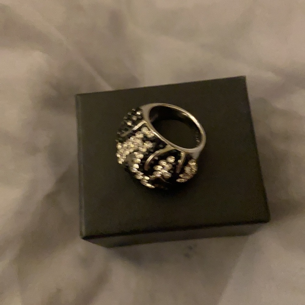 China Ring - image 2